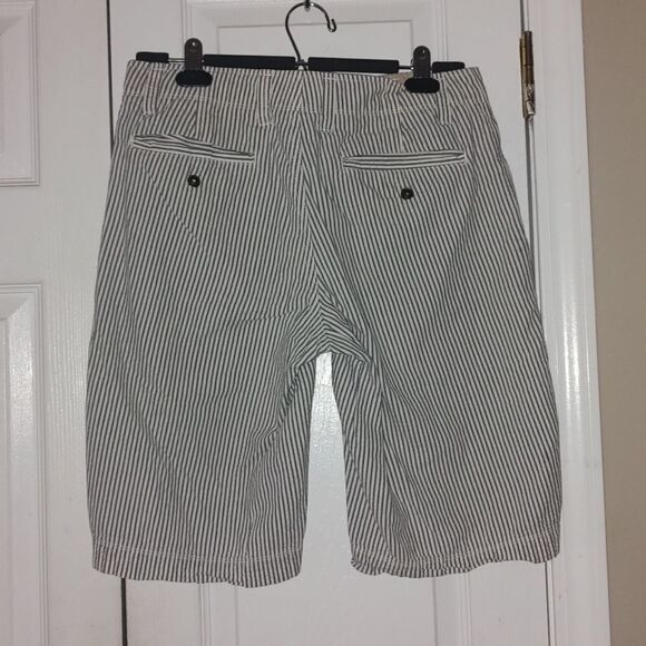 Gap striped seer sucker gray white shorts  Sz 29 - Picture 3 of 4